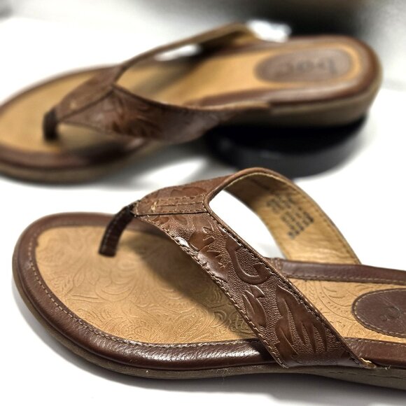 B.O.C. Women's Tan Faux Leather Thong Sandals Size 6 - Picture 3 of 6
